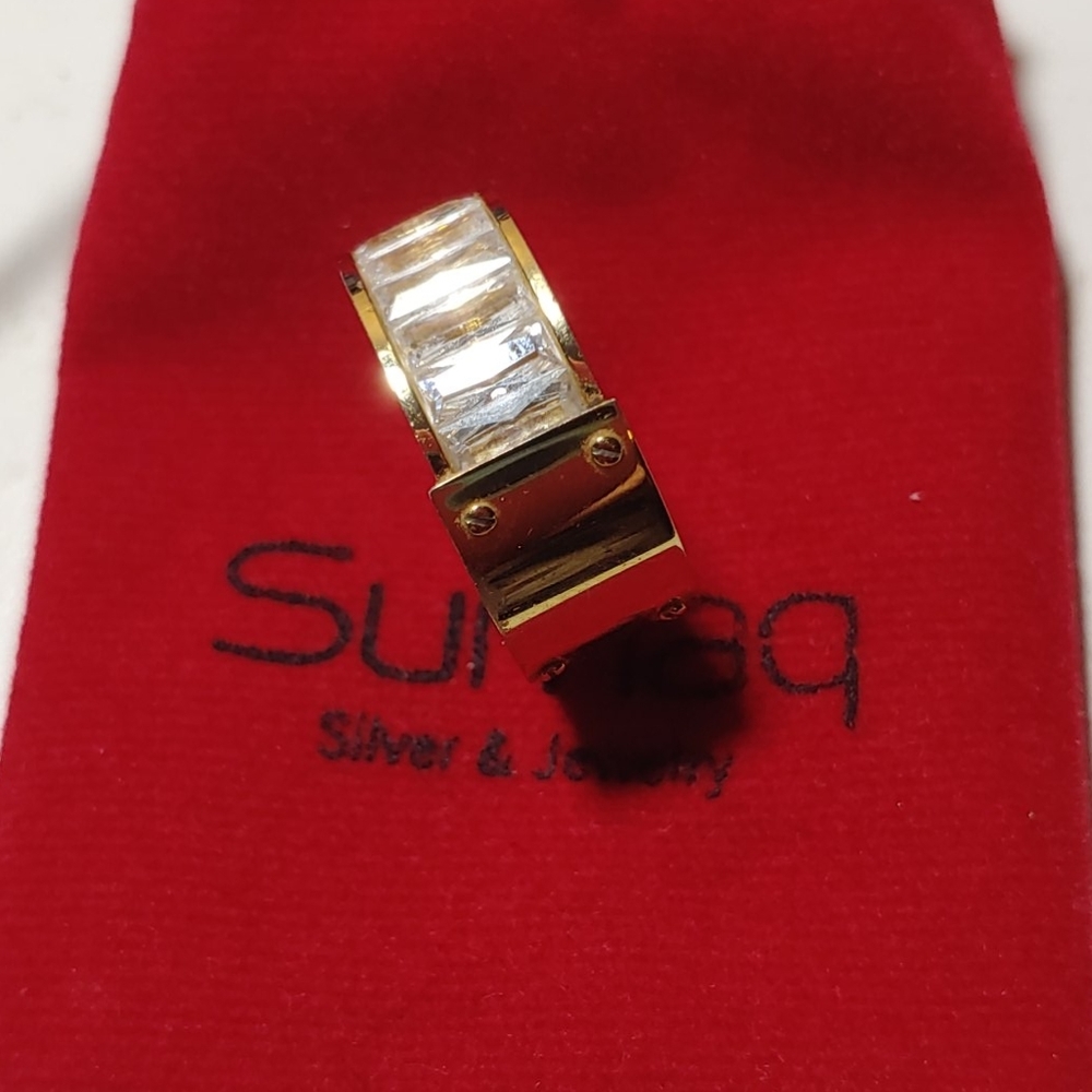 Costume diamond ring
